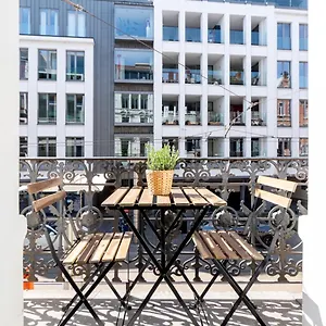 Bright, Spacious & Perfectly Located In The Heart Of Apartamento